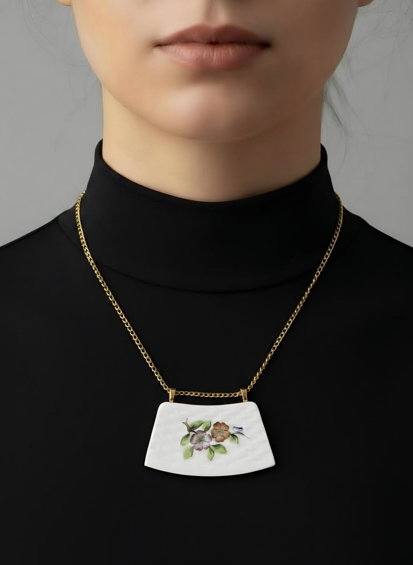 Pansy pattern pendant
