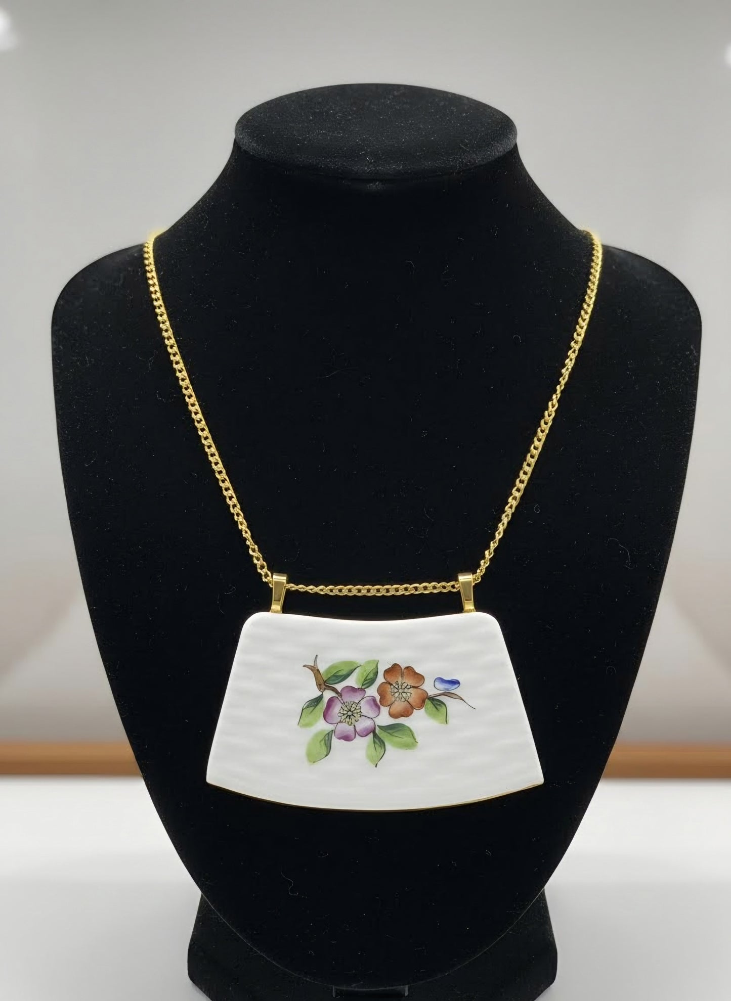 Pansy pattern pendant
