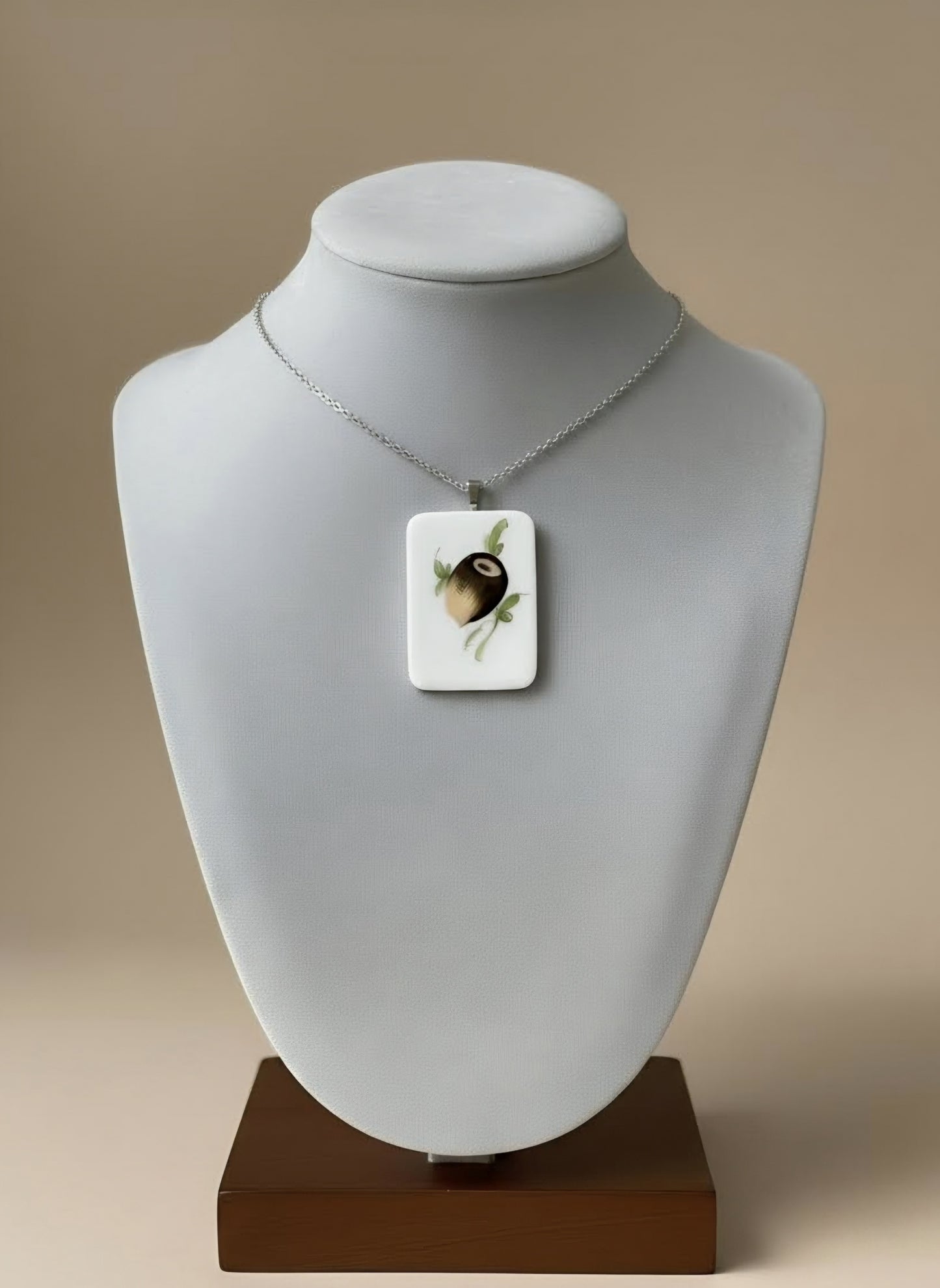 Acorn pattern pendant