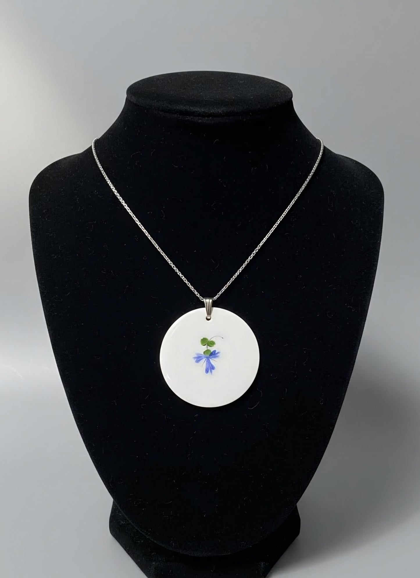 Cornflower pattern pendant