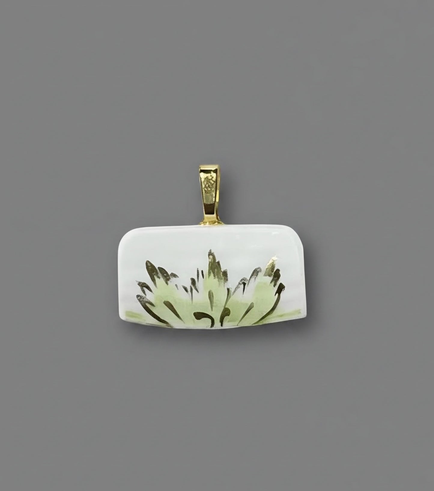 Gold-green Leaf pattern pendant