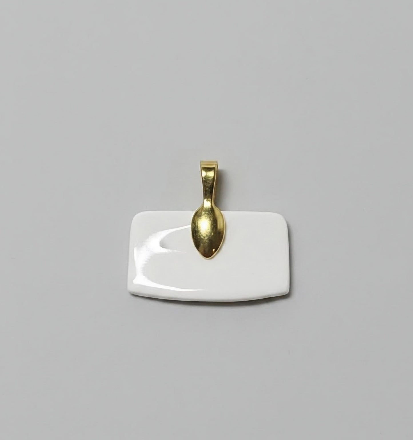 Gold-green Leaf pattern pendant